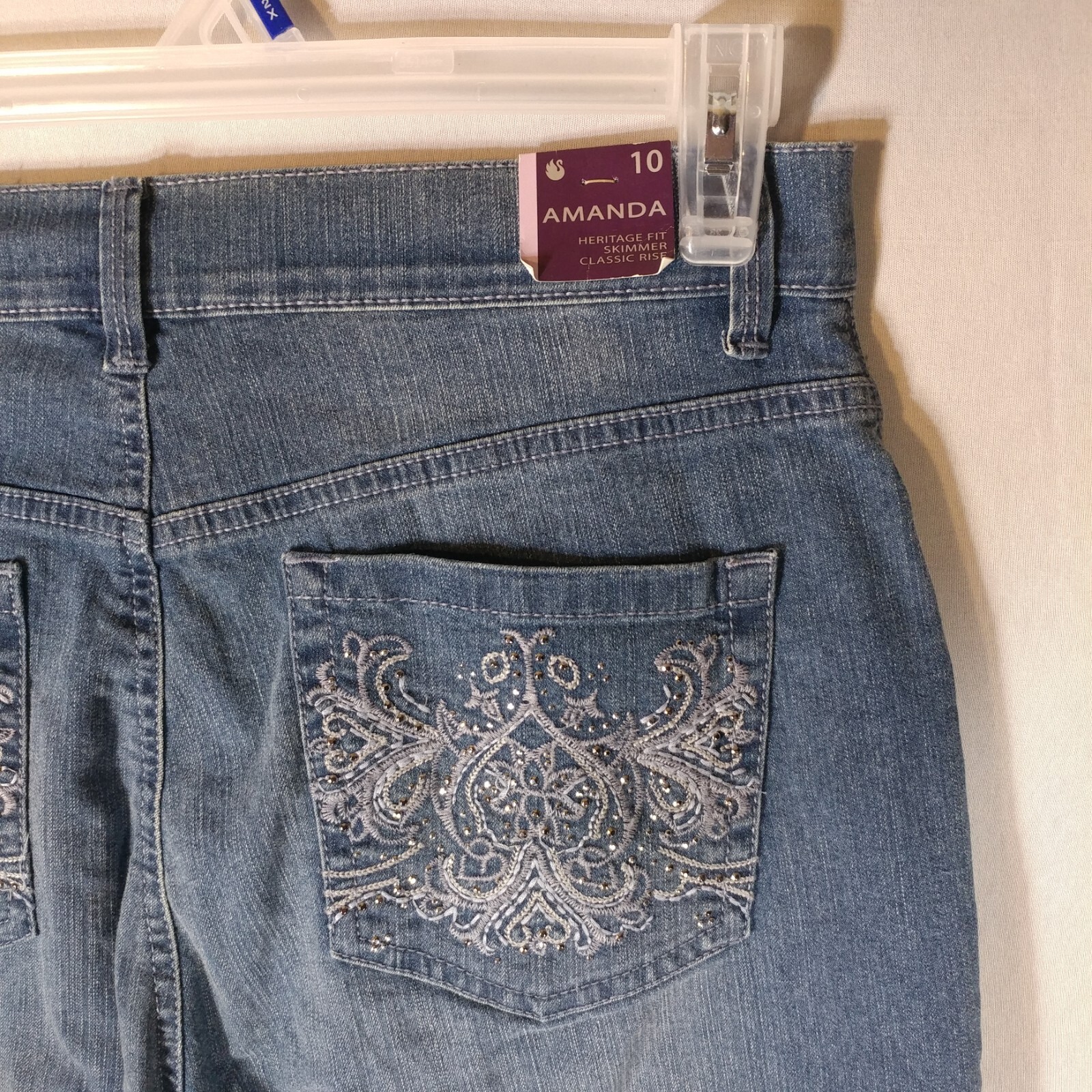 Gloria Vanderbilt Womans 10 Amanda Skimmer Denim Capri Pant eBay