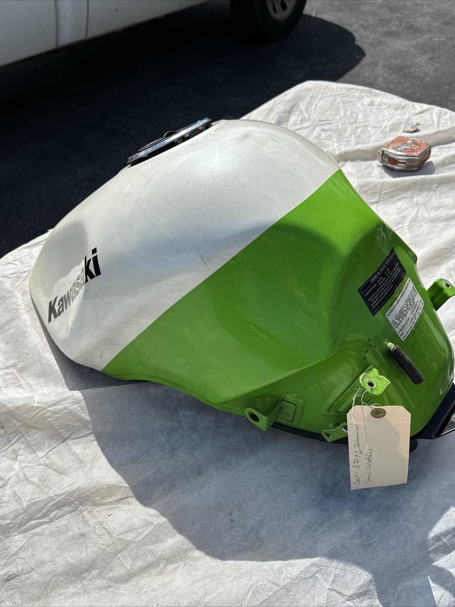 Kawasaki ZX600 NINJA Gas Fuel Tank Green/White Part # 51080