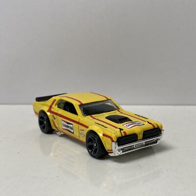 1968 68 Mercury Cougar Collectible 1/64 Scale Diecast Diorama Model