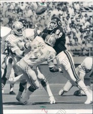 1976 Detroit Lions QB Joe Reed Pass To Horace King VS Chicago Bears Press Photo