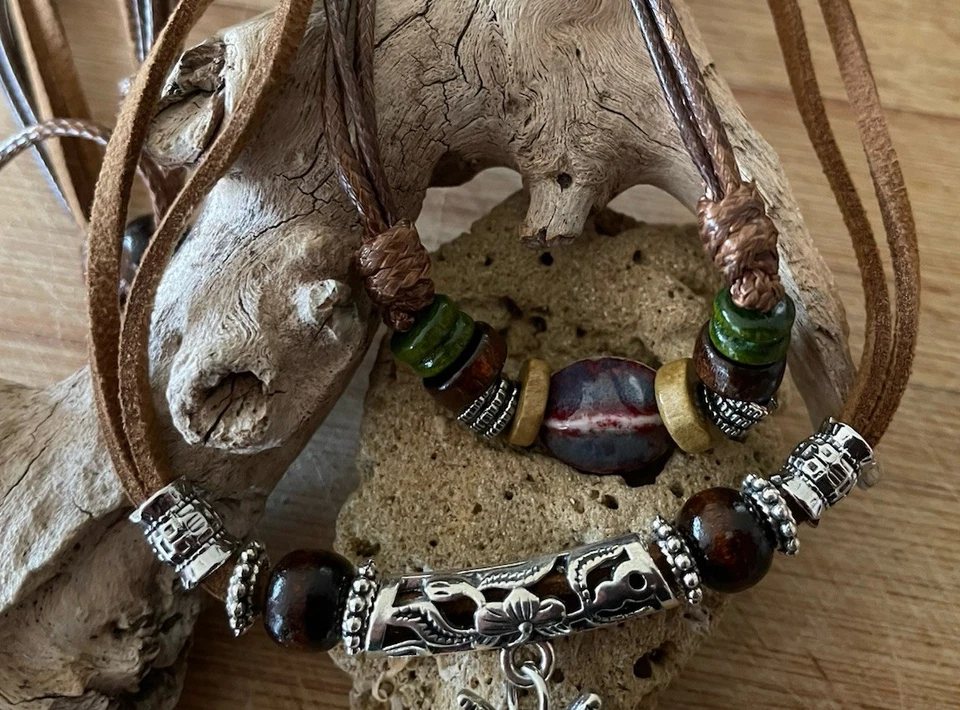 Collar Mariposa Estilo Boho 2 Hilos Cuero Cuentas - Totalmente Nuevo Foto 3 de 4