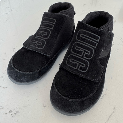 UGG STRYDER WASHABLE TRAINER FOR TODDLERS SIZE 8C