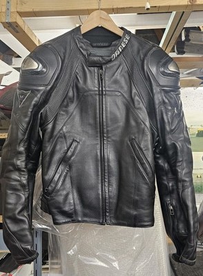DAINESE BORA BLACK HERREN FAHRRAD LEDERJACKE EU 50 UK 40 TITAN UND CARBON