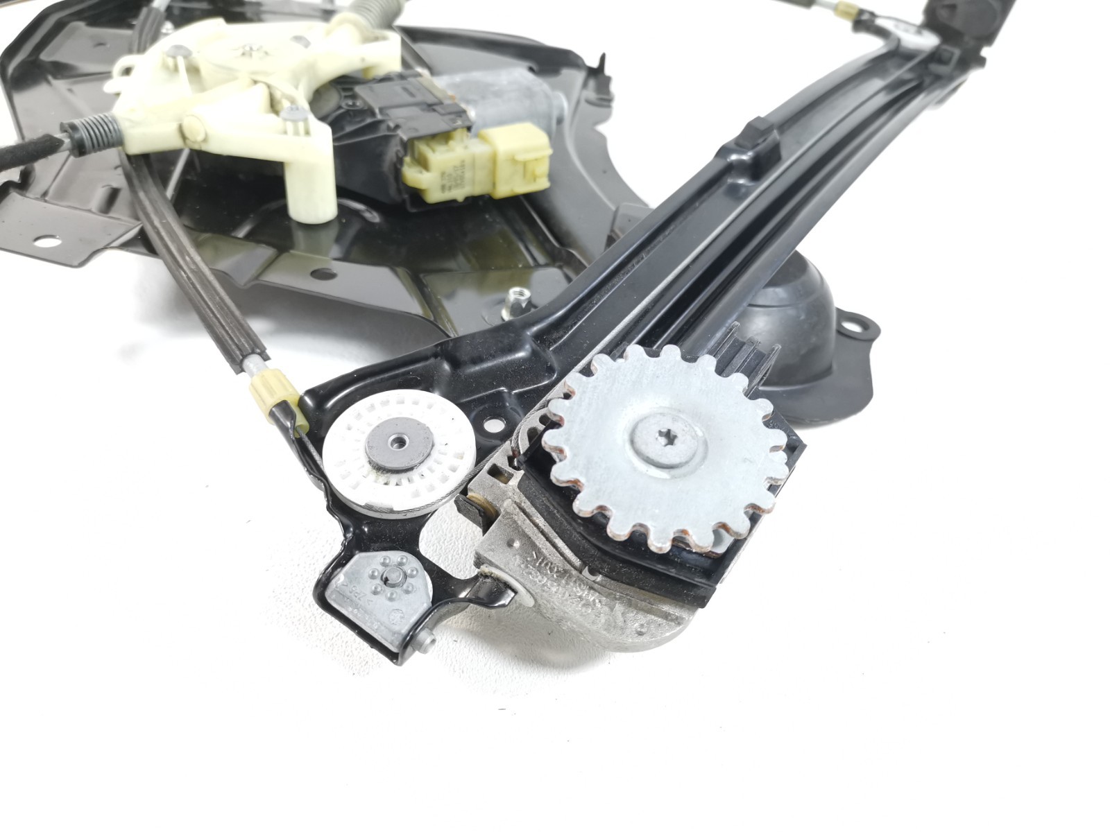 Maserati Ghibli 2018 M156E AWD 3.0 Front Left Window Regulator Motor 670102268