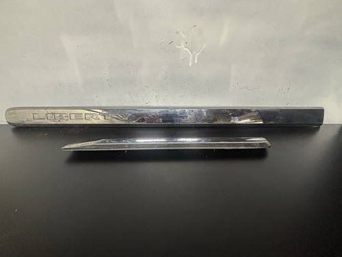 2005-2007 Jeep Liberty Driver Side Exterior Door Trim Molding Chrome OEM