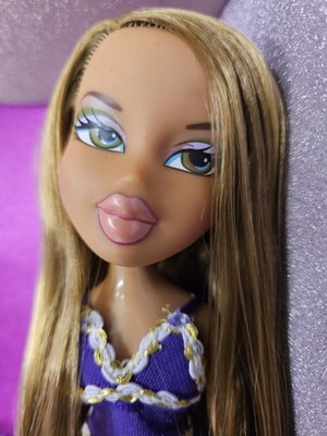 Bratz Fianna Doll in brand new condition includes top,  pants, shoes & bracelet