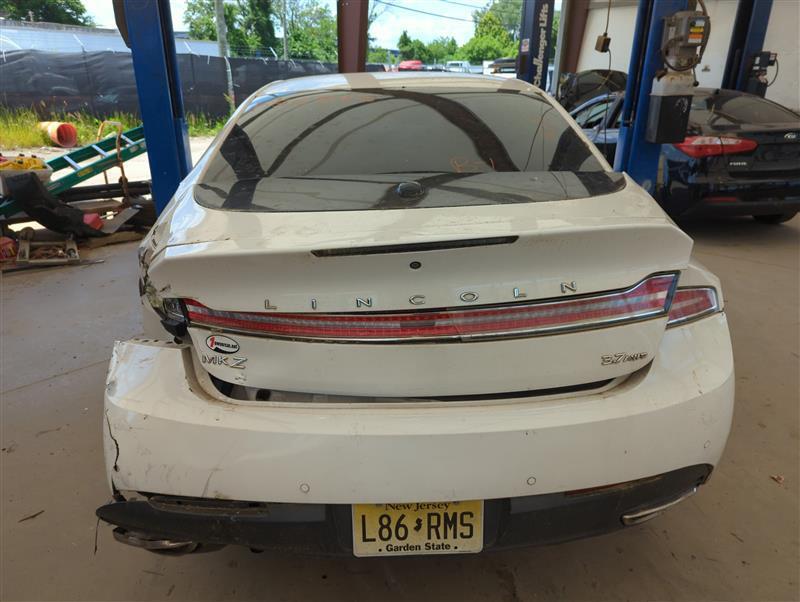 2014 Lincoln MKZ Rear Left Door White OEM Used 99000 Miles K56855