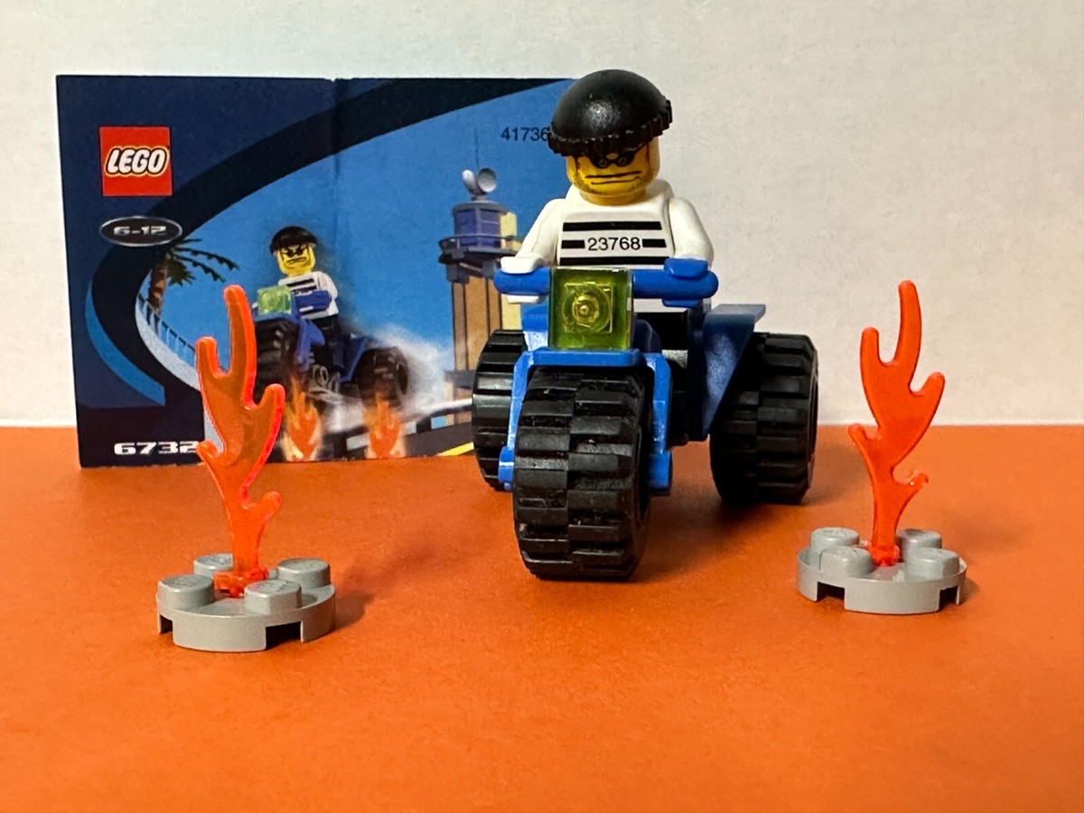 LEGO Island Xtreme Stunts Minifigures 6732-1 