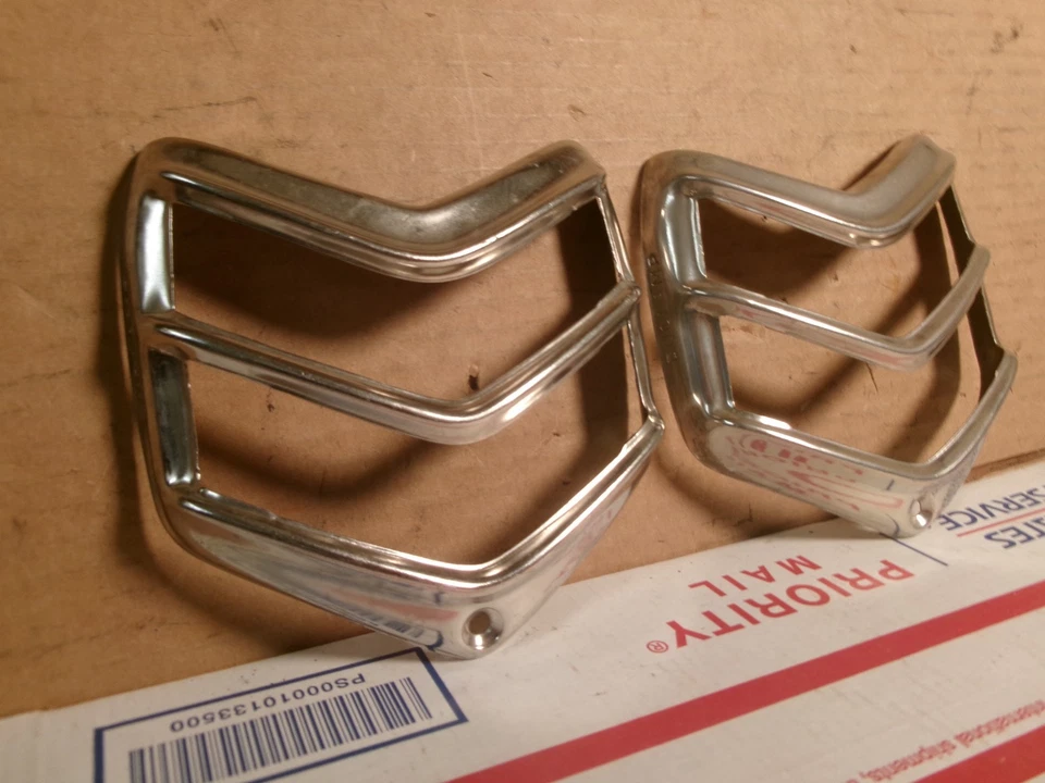 Nuevo de Lote Antiguo 1940 Ford Deluxe Duo Lámpara Luz Trasera Bisel Par Cupé Sedán Convertible Original Foto 3 de 4