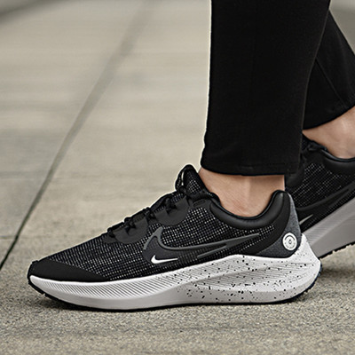 Nike Zoom Winflo 8 Shield Sneakers Womens 7.5  Black Iron Grey  DC3730-001