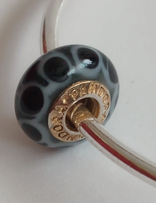 Pandora 14k Gold und Schwarz Weiß Murano Glas Bead ''Schwarzer Lotus'' Retired Vintage
