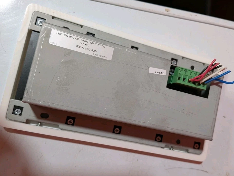 Leviton Dimensions D8000 LCD Station Controller - White (Model: KLCDC-00W) - Image 4 of 4