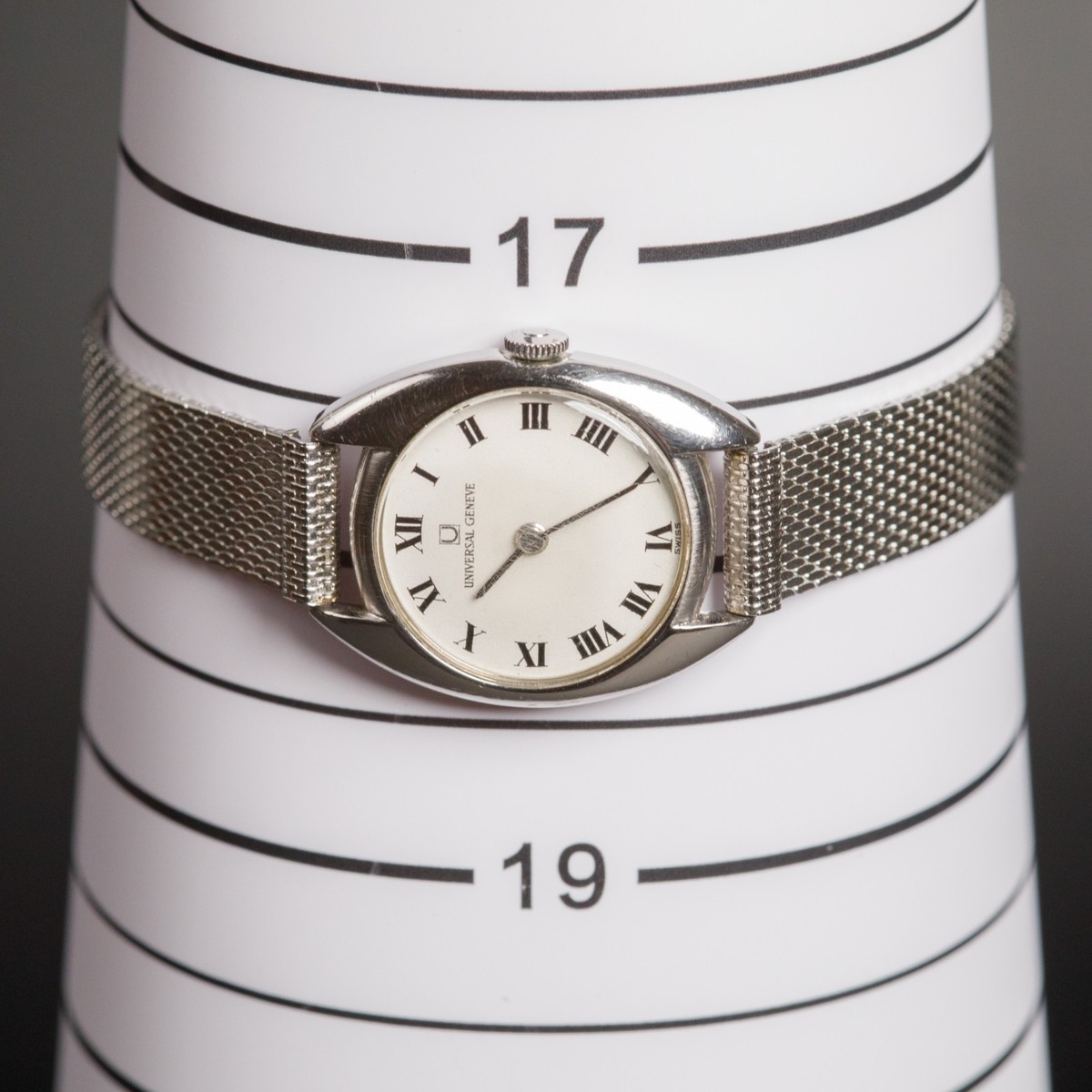 Vintage Universal Geneve 842606 Roman Dial Ladies Dress Watch