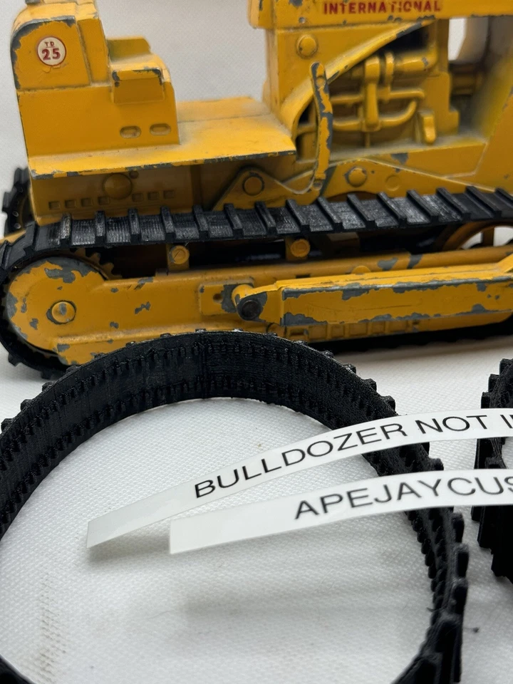 1 PAIR OF NEW TRACKS FOR Ertl International Bulldozer Crawler TD 25 Die-cast - Image 2 of 4