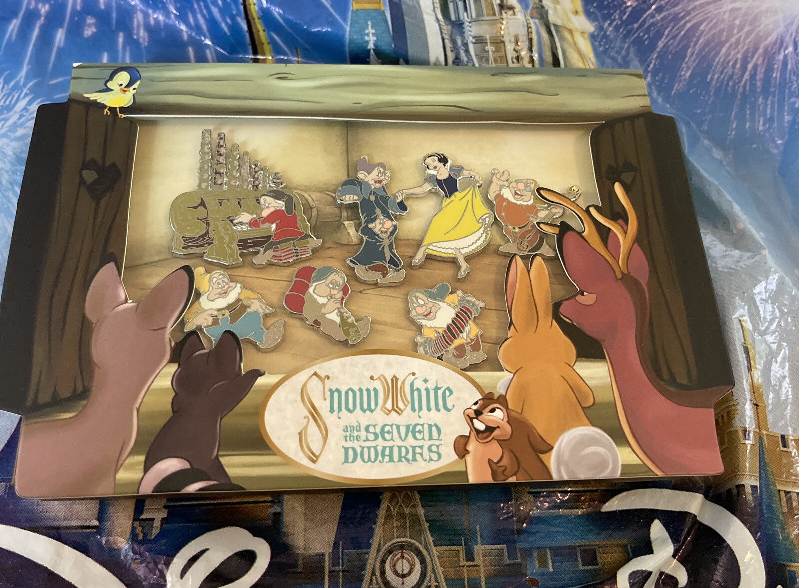 Disney Snow White And Seven Dwarfs 80th Anniversary Pin Box Set LE 300