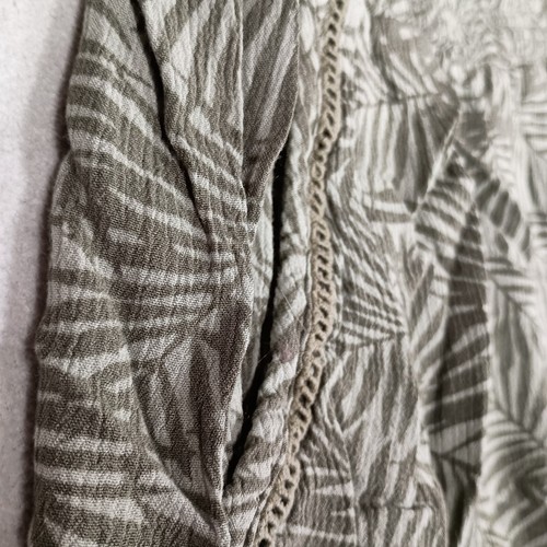 Three Dots Womens Shorts Sz XL Leaf Print Elastic Waist Beachy Resort Tropical - Picture 3 of 13