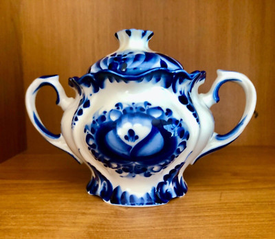Vintage GZHEL Porcelain Sugar Bowl w/ lid  handles Hand painted 4.5'' tall Russia