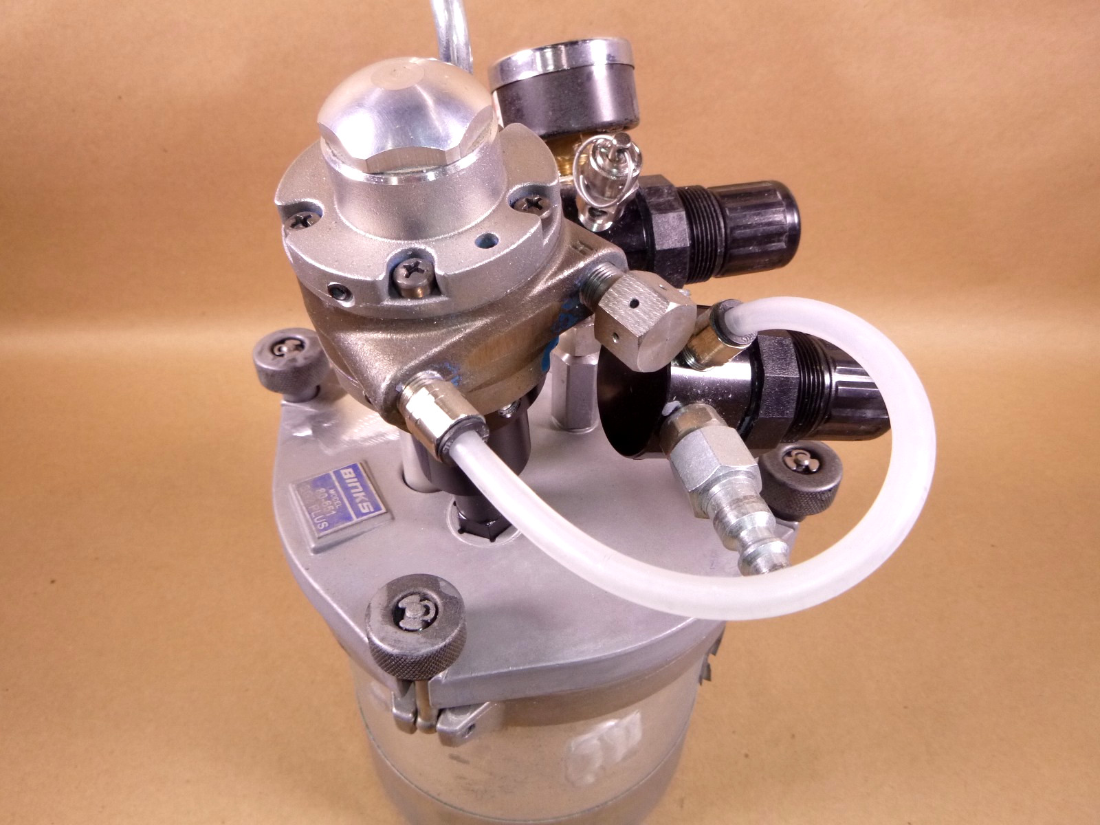 Binks SG2 Plus Pressure Cup Model 80-651 With Gast Rotary Agitator 2 Quart