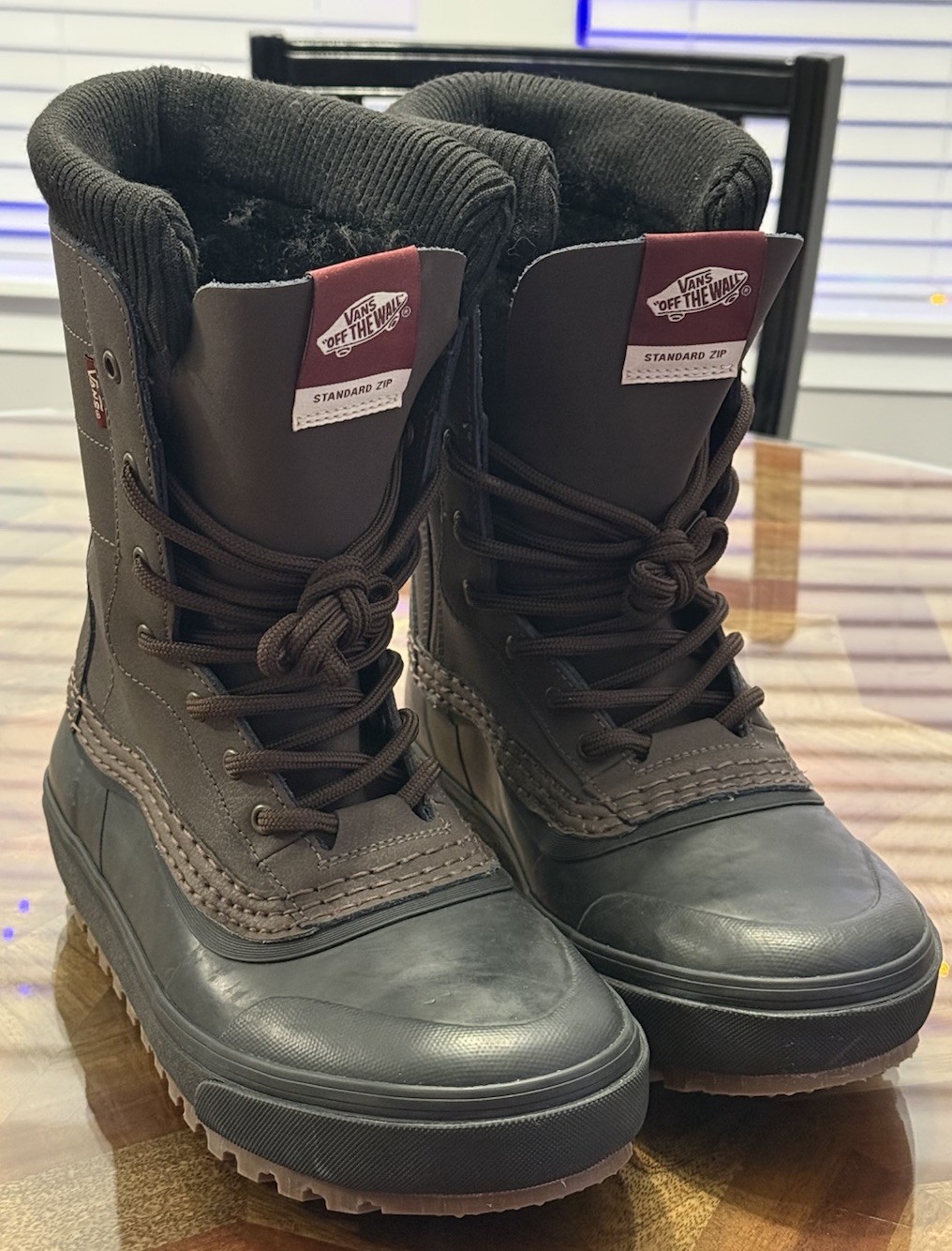 NEW!!  VANS MTE Standard Zip Waterproof Boots $220 Mens Size 9 Brown Blk