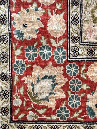 Very Fine Persian Silk Prayer Rug 32 x 20 - Picture 3 of 10