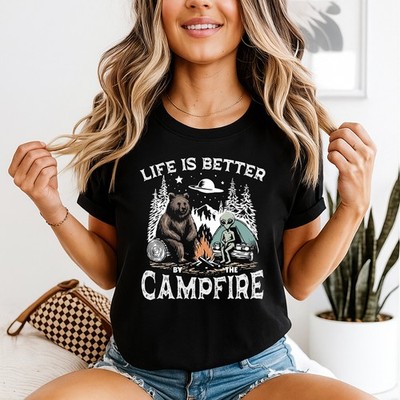 Life Is Better By The Damen T-Shirt Sci-Fi Camping Outdoor