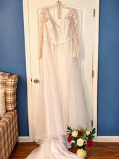 David's Bridal Classic White Lace Tulle A-Line V-Neck Long Sleeve 16W Train