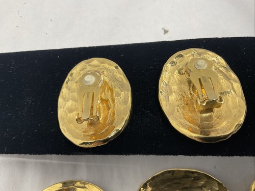 Elizabeth Taylor Armband und Clip Ohrringe goldfarben oval mit E in der Mitte - Bild 4 von 6