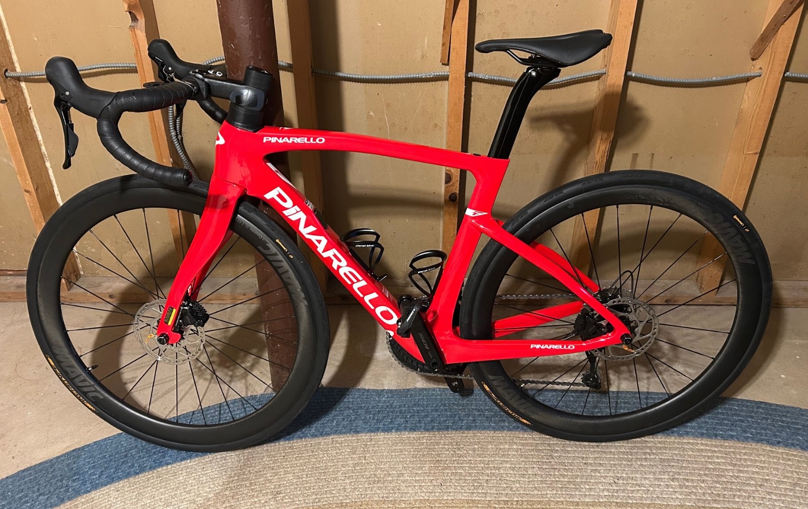 2025 Pinarello F1 Carbon 53 / 54 cm! Carbon Wheels! 12 spd! $5000 Road Bike!