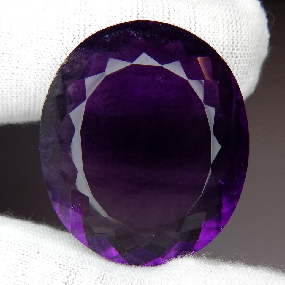 83,8 quilates cambio de color fluorita púrpura a rosa natural extraído sin calefacción facetado ovalado Foto 2 de 4