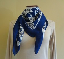 VTG Echo Dark Blue/Silver Gray Floral Pattern Square Silk Scarf