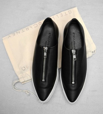 pointed toe tennis shoes