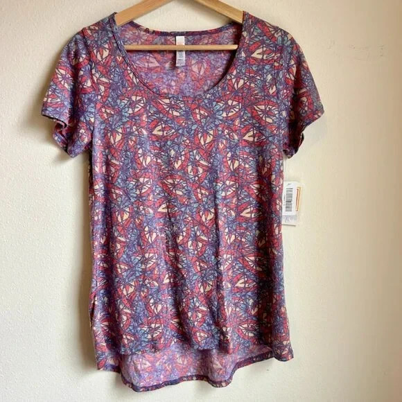 LuLaRoe Classic T Short Sleeve Scoop Neck Top Geometric Print Purple Pink Sz S