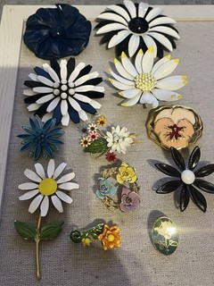 LOT OF 12 'ENAMEL FLOWER' BROOCHES ASSORTMENT VINTAGE NOW