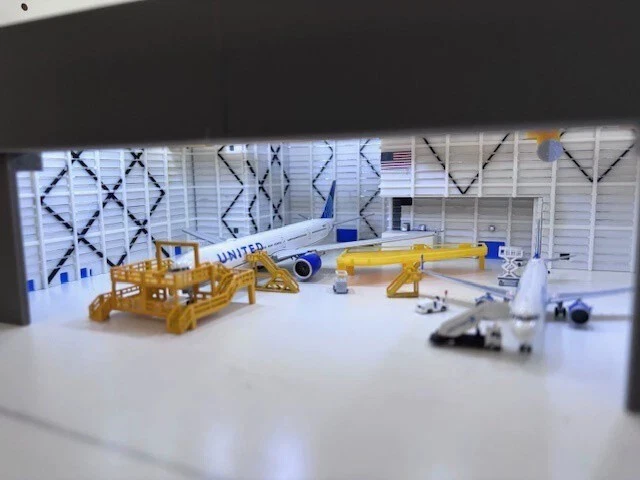 1/400 Aircraft maintenance hangar at Los Angeles Dulles Airport Model 3D Printed - Image 2 of 4