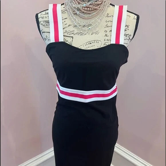 UNDERCOVER NUOVO Victoria’s Secret sport rosa abito a fascia taglia small body con reggiseno top sole VS