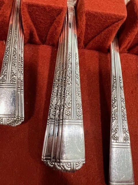 Conjunto completo de talheres Oneida Royal York Tudor placa prata 63 peças década de 1930 - Imagem 3 de 4