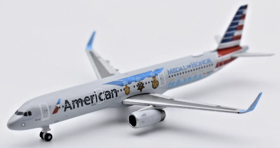 Avión Herpa Wings 1/500 American Airlines Airbus A321 Medalla de Honor. 537162 Foto 2 de 3