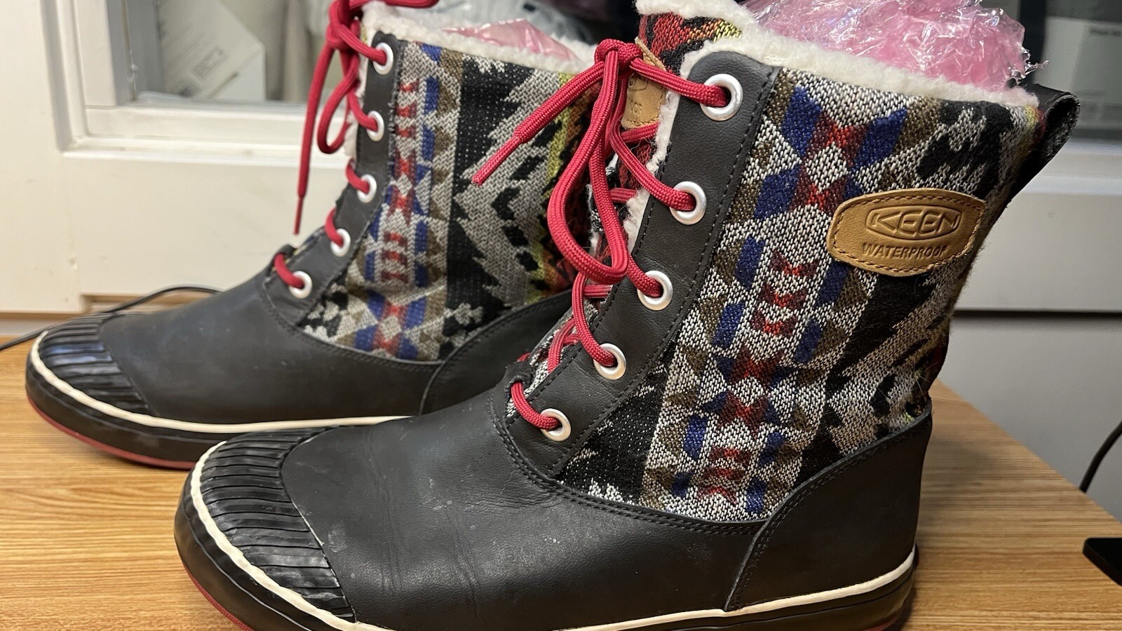 Stivaletti invernali Keen donna neri e rossi taglia 9 5 usati