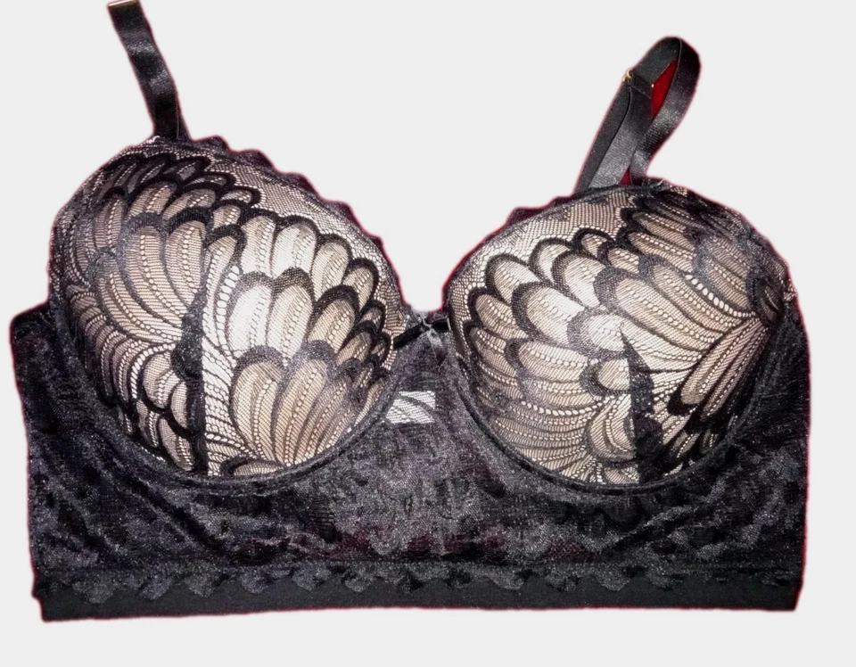 Precioso sujetador europeo con aros para mujer 95D = 42D usado en excelente estado de encaje negro Foto 3 de 4