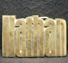 XG05174 NOS VINTAGE 1978 NATHAN NAME FASHION MENS SOLID BRASS BELT BUCKLE