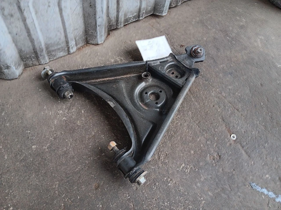 Оригинальная правая передняя нижняя подвеска рычага управления 1986-1989 Mercedes R107 560SL - Изображение 2 из 4