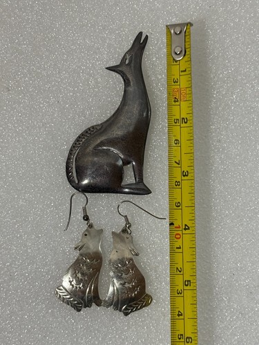 Sterling Silver Howling Wolf Dangle Earrings & a Howling Wolf Pin Brooch - Picture 6 of 9