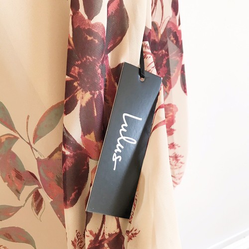 Vestido Floral Lulus XS Cambiante Tears Beige Estampado Hombro Frío Manga Dividida Nuevo con Etiquetas - Imagen 4 de 6