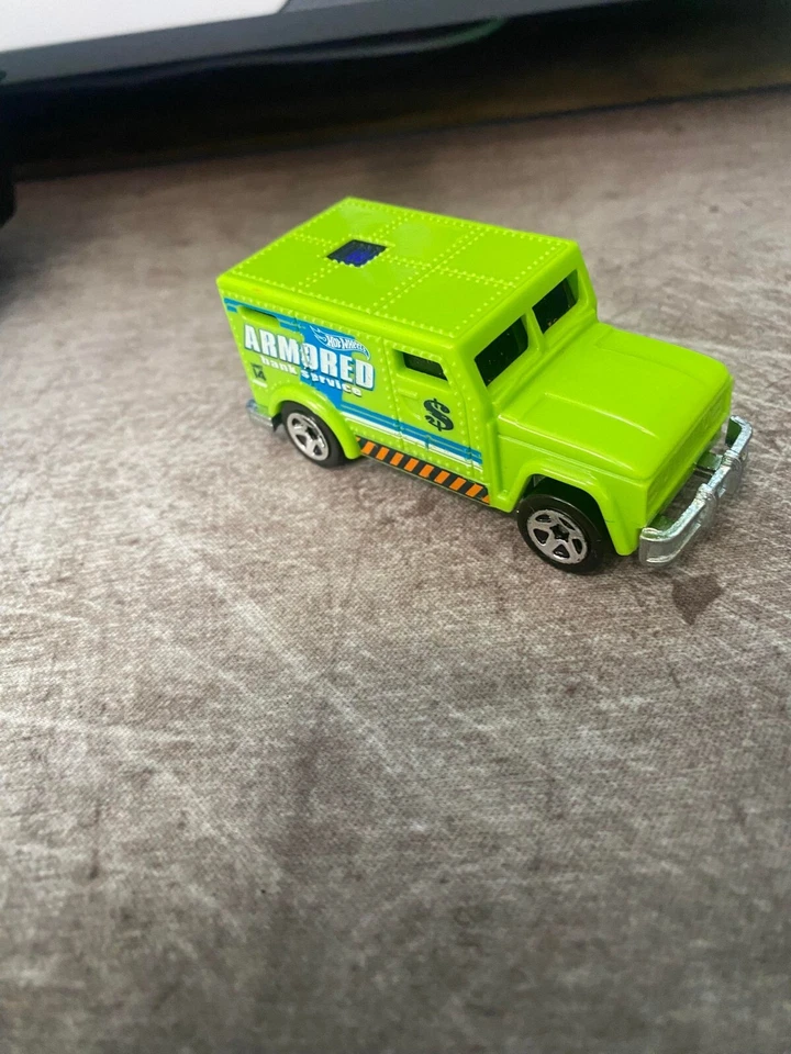 Hot Wheels Armored Bank Service vert - Photo 2/4