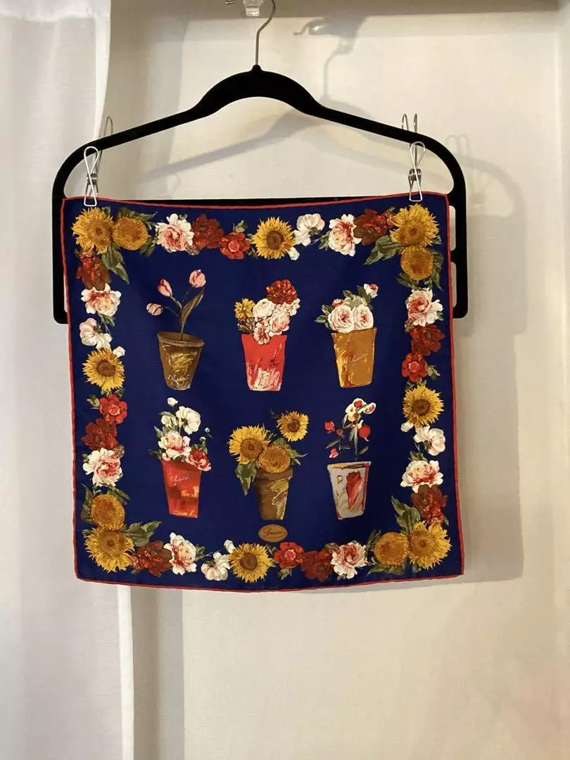 Foulard en soie GUCCI fleurs tournesols roses rouge marine 16,5 x 16,5 pouces fabriqué en Italie