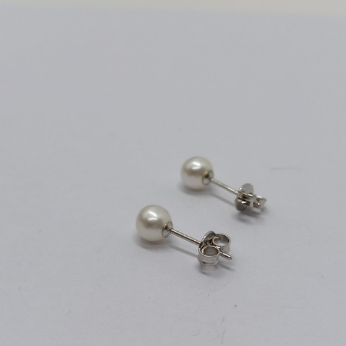 ORECCHINI A BOTTONE BOCCOLA CON PERLA DA 5-5,5 CON ORO BIANCO 18KT (7940) - Foto 4 di 11