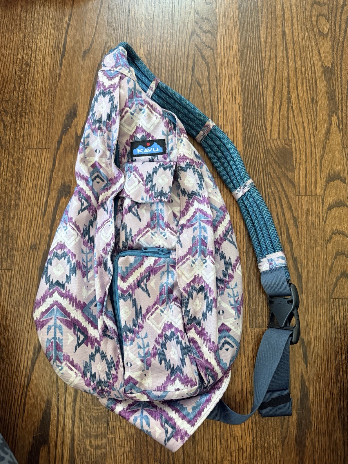 KAVU Women's Sling Bag Aztec Geometric Pattern Blue Strap Zip Outer Pockets