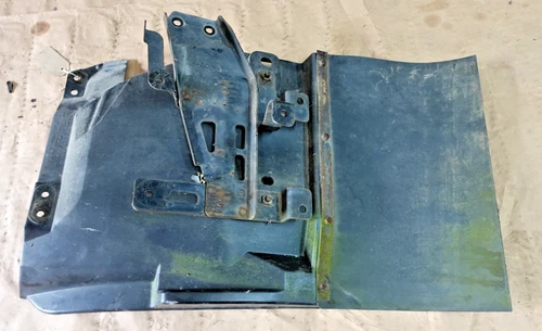 46789 A6 2014 ISUZU FORWARD N75 NSF LEFT HAND PASSENGERS SIDE FRONT MUD GUARD.