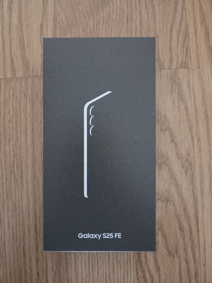 Samsung Galaxy S25 FE 128GB Jet Black Unlocked Brand New and Sealed - Image 2 of 4