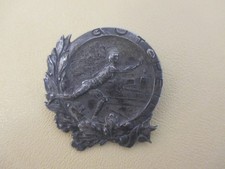 um 1910  GUT HEIL  !  SPORT Anstecker , gemarkt : E. Neumann  & Co.  DRESDEN N.